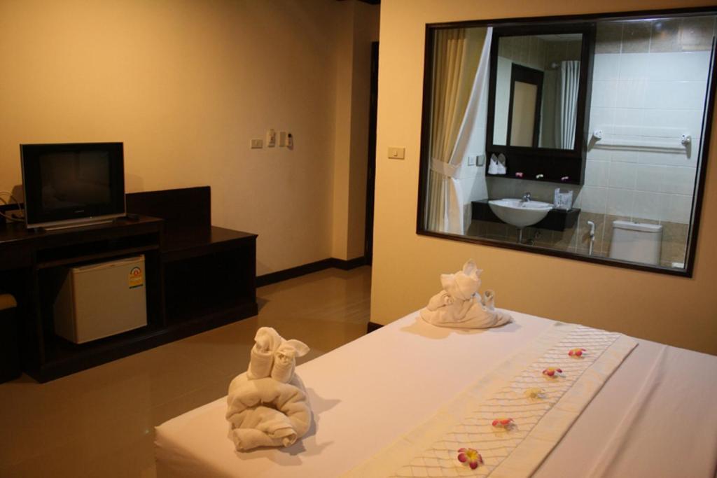 Santi White Hotel Phuket Room photo